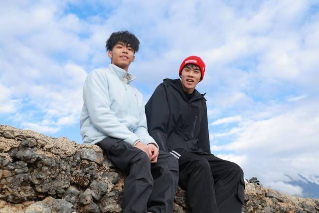 星空体育平台-一个轮椅少年在足球场当守门员：撕去“励志”标签，为“普通”欢呼